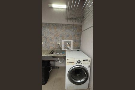 Quintal - Area de Serviço de casa à venda com 3 quartos, 146m² em Vila Cecília Maria, Santo André