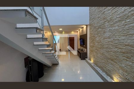 Sala de casa à venda com 3 quartos, 146m² em Vila Cecília Maria, Santo André