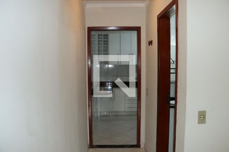 Casa para alugar com 3 quartos, 250m² em Jardim Santo Eduardo, Embu das Artes