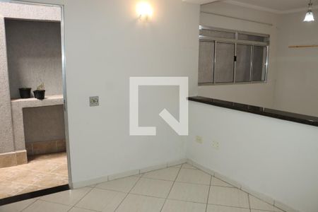 Casa para alugar com 3 quartos, 250m² em Jardim Santo Eduardo, Embu das Artes