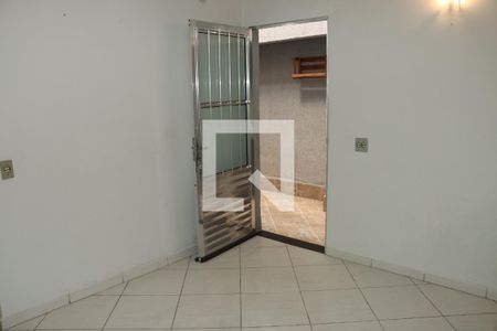 Casa para alugar com 3 quartos, 250m² em Jardim Santo Eduardo, Embu das Artes