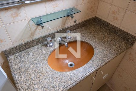 Banheiro de apartamento para alugar com 1 quarto, 49m² em Alto de Pinheiros, São Paulo