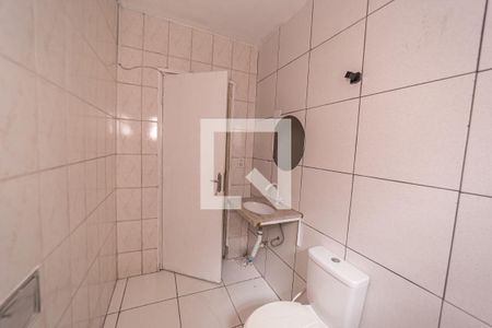 Banheiro de casa para alugar com 1 quarto, 60m² em Jardim Verônia, São Paulo