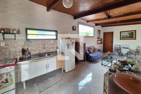 Cozinha de casa para alugar com 2 quartos, 63m² em Maravista, Niterói