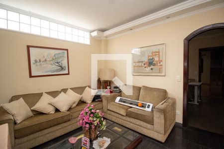 Sala de casa à venda com 3 quartos, 250m² em Vila Pereira Barreto, São Paulo