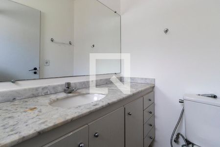 Banheiro da suíte de apartamento para alugar com 3 quartos, 75m² em Vila Marieta, Campinas