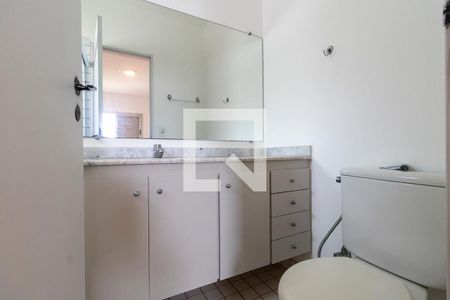 Banheiro da suíte de apartamento para alugar com 3 quartos, 75m² em Vila Marieta, Campinas