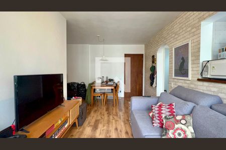 Sala de TV de apartamento à venda com 2 quartos, 61m² em Pinheiros, São Paulo