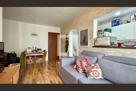 Sala de TV de apartamento à venda com 2 quartos, 61m² em Pinheiros, São Paulo