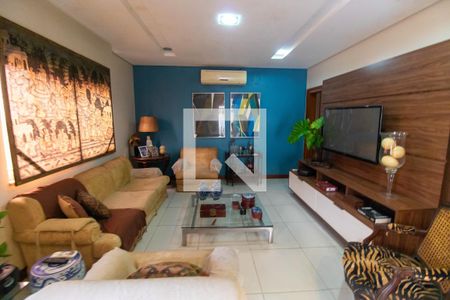 Sala de casa à venda com 3 quartos, 300m² em Santa Rosa, Niterói