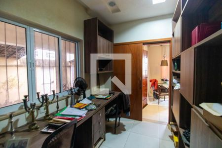 Quarto 1 de casa à venda com 3 quartos, 300m² em Santa Rosa, Niterói