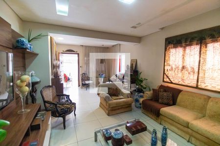 Sala de casa à venda com 3 quartos, 300m² em Santa Rosa, Niterói