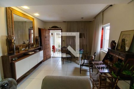 Sala de casa à venda com 3 quartos, 300m² em Santa Rosa, Niterói