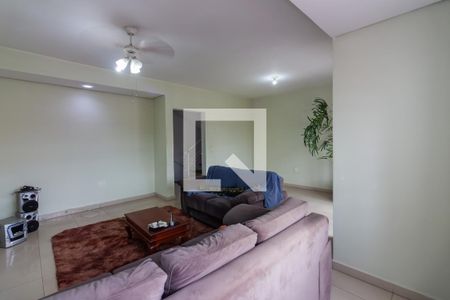 Sala  de casa à venda com 4 quartos, 200m² em Jardim Primeiro de Maio (chacara Fazendinha), Osasco