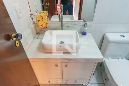 Banheiro  de apartamento à venda com 2 quartos, 60m² em Vila Santa Teresa, Santo André