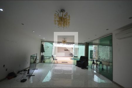 Sala de casa para alugar com 4 quartos, 360m² em Vila Valqueire, Rio de Janeiro
