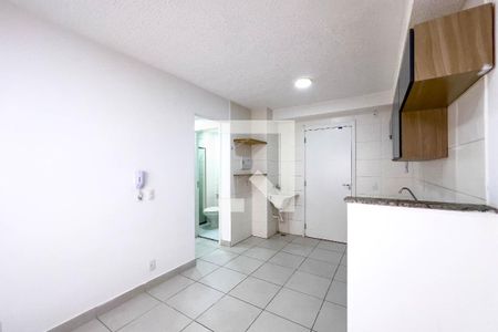 Sala e cozinha de apartamento para alugar com 2 quartos, 34m² em Cambuci, São Paulo