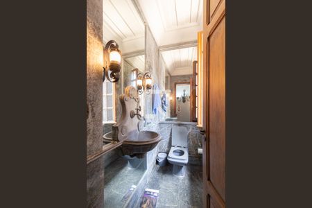 Lavabo de casa para alugar com 3 quartos, 610m² em Chacara Santa Lucia, Carapicuíba