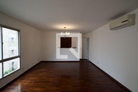 Apartamento para alugar com 4 quartos, 130m² em Cerqueira César, São Paulo