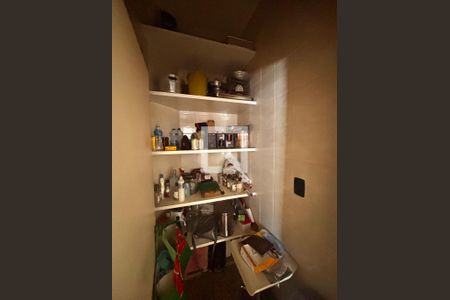 Despensa de casa de condomínio para alugar com 4 quartos, 600m² em Aldeia da Serra, Barueri