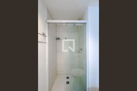 Banheiro de kitnet/studio para alugar com 1 quarto, 23m² em Quarta Parada, São Paulo