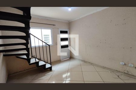 Sala de casa de condomínio para alugar com 2 quartos, 72m² em Jardim Lourdes, Ferraz de Vasconcelos