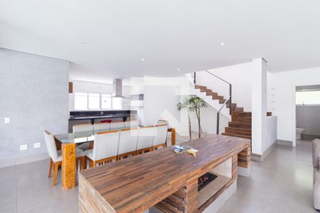 Sala de casa de condomínio para alugar com 4 quartos, 450m² em Terras do Madeira, Carapicuíba