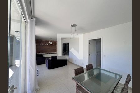 Sala de casa de condomínio para alugar com 4 quartos, 480m² em Guaratiba, Rio de Janeiro