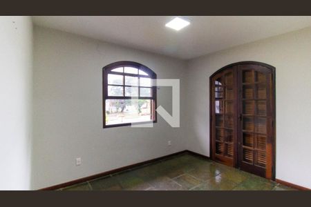 Casa para alugar com 4 quartos, 2000m² em Piratininga, Niterói
