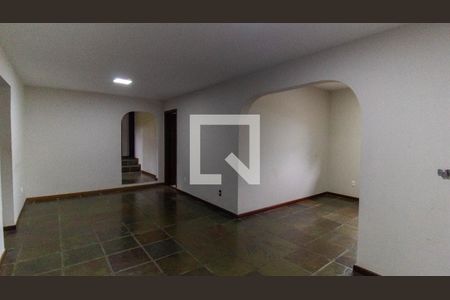 Casa para alugar com 4 quartos, 2000m² em Piratininga, Niterói