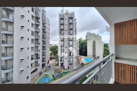 Varanda e área de serviço de apartamento à venda com 2 quartos, 40m² em Boaçava, São Paulo