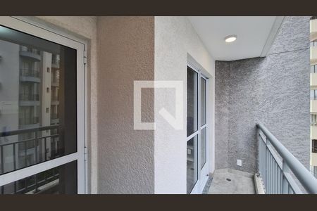 Varanda e área de serviço de apartamento à venda com 2 quartos, 40m² em Boaçava, São Paulo