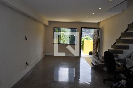 Casa de Condomínio para alugar com 3 quartos, 120m² em Tanque, Rio de Janeiro