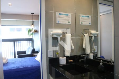 Banheiro de kitnet/studio à venda com 1 quarto, 26m² em Barra Funda, São Paulo