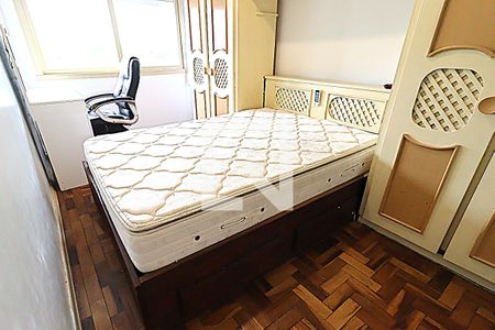 Quarto 1 de apartamento para alugar com 2 quartos, 82m² em Vila Ipiranga, Porto Alegre