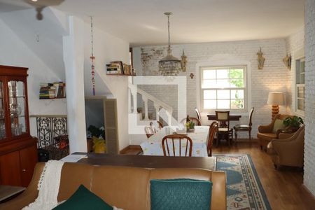 Casa para alugar com 4 quartos, 320m² em Jardim Santa Paula, Cotia