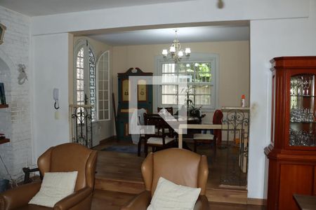 Casa para alugar com 4 quartos, 320m² em Jardim Santa Paula, Cotia