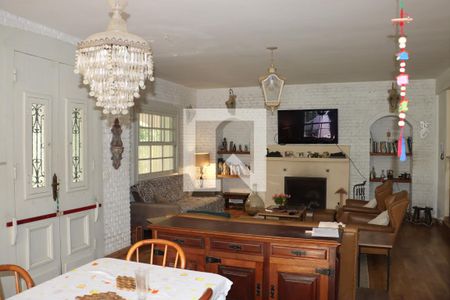 Casa para alugar com 4 quartos, 320m² em Jardim Santa Paula, Cotia