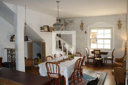 Casa para alugar com 4 quartos, 320m² em Jardim Santa Paula, Cotia