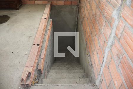 Escada acesso a Sala  de casa para alugar com 2 quartos, 305m² em Vila Izabel, Guarulhos