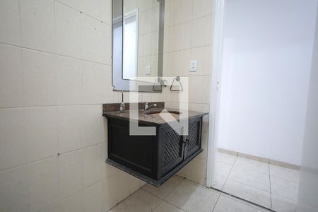 Banheiro 1 de casa para alugar com 3 quartos, 240m² em Campestre, Santo André