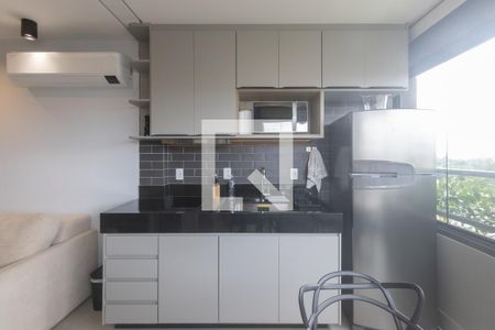 Cozinha de apartamento para alugar com 1 quarto, 44m² em Itaim Bibi, São Paulo