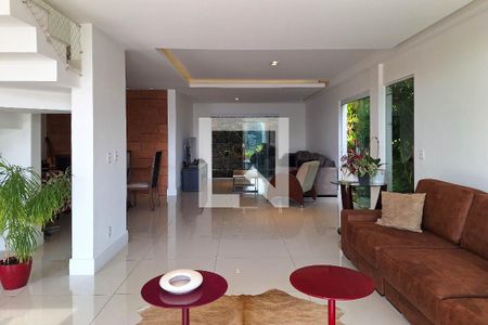 Sala 1 de casa de condomínio à venda com 5 quartos, 450m² em Charitas, Niterói