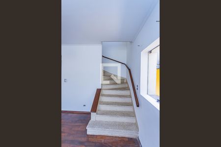 Escada de casa para alugar com 4 quartos, 180m² em Freguesia do Ó, São Paulo