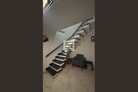 Escada de casa à venda com 3 quartos, 181m² em Jardim Ana Maria, Santo André