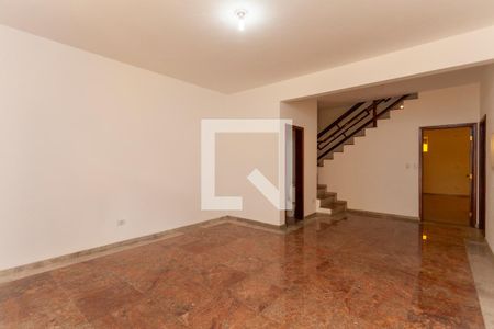 Sala de casa para alugar com 4 quartos, 198m² em Jardim das Imbuias, São Paulo