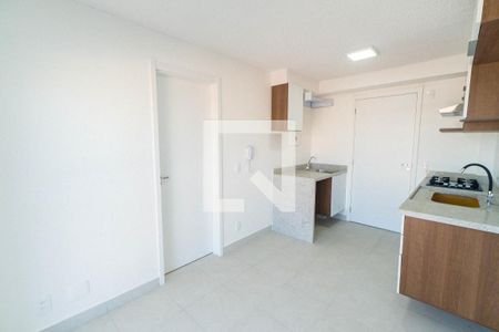 Sala/Cozinha de apartamento para alugar com 1 quarto, 29m² em Jardim Itacolomi, São Paulo