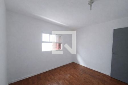 Quarto de casa para alugar com 3 quartos, 120m² em Vila Dalva, São Paulo