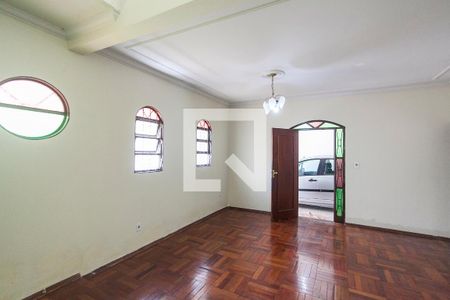 Sala 1 de casa para alugar com 3 quartos, 220m² em Santa Mônica, Uberlândia
