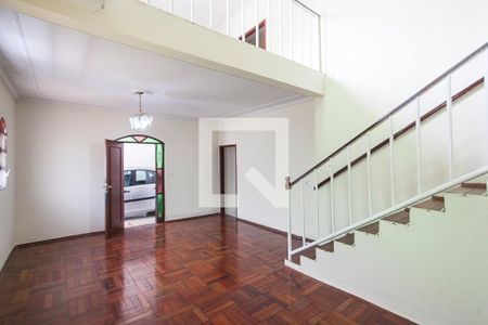 Sala 1 de casa para alugar com 3 quartos, 220m² em Santa Mônica, Uberlândia